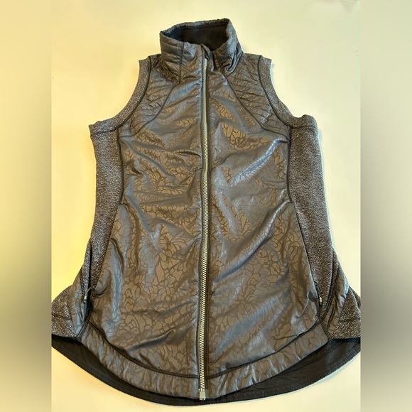 Lululemon Rebel Runner Vest, Black Petal Camo Embossed Wee Stripe Full, Sz S - Picture 12 of 12